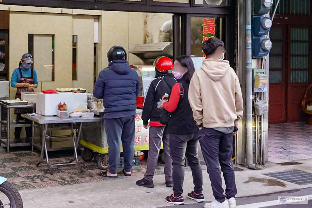 桃園新屋美食-黃媽媽水煎包-隱身住宅巷弄！在地經營27年，恰恰水煎包一顆18元 @靜兒貪吃遊玩愛分享