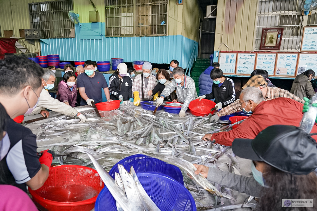 新竹香山美食-旬好魚 明發定置漁場-當季現撈野生鮮魚！！直接跟漁民買魚，新鮮魚貨拍賣會場，搶魚手速要快 @靜兒貪吃遊玩愛分享