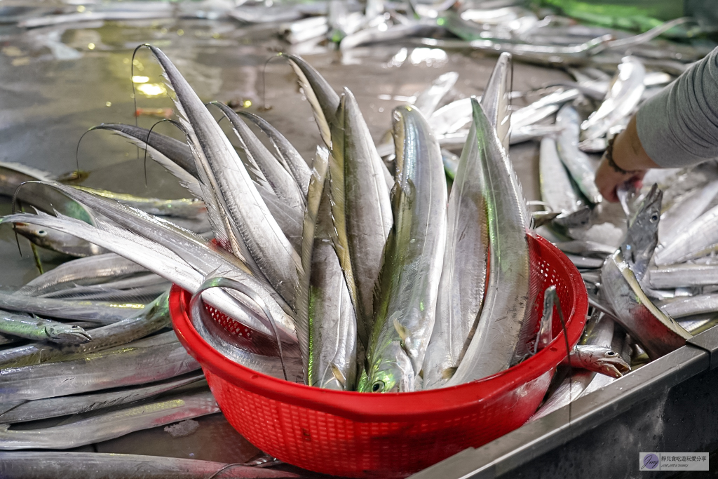 新竹香山美食-旬好魚 明發定置漁場-當季現撈野生鮮魚！！直接跟漁民買魚，新鮮魚貨拍賣會場，搶魚手速要快 @靜兒貪吃遊玩愛分享