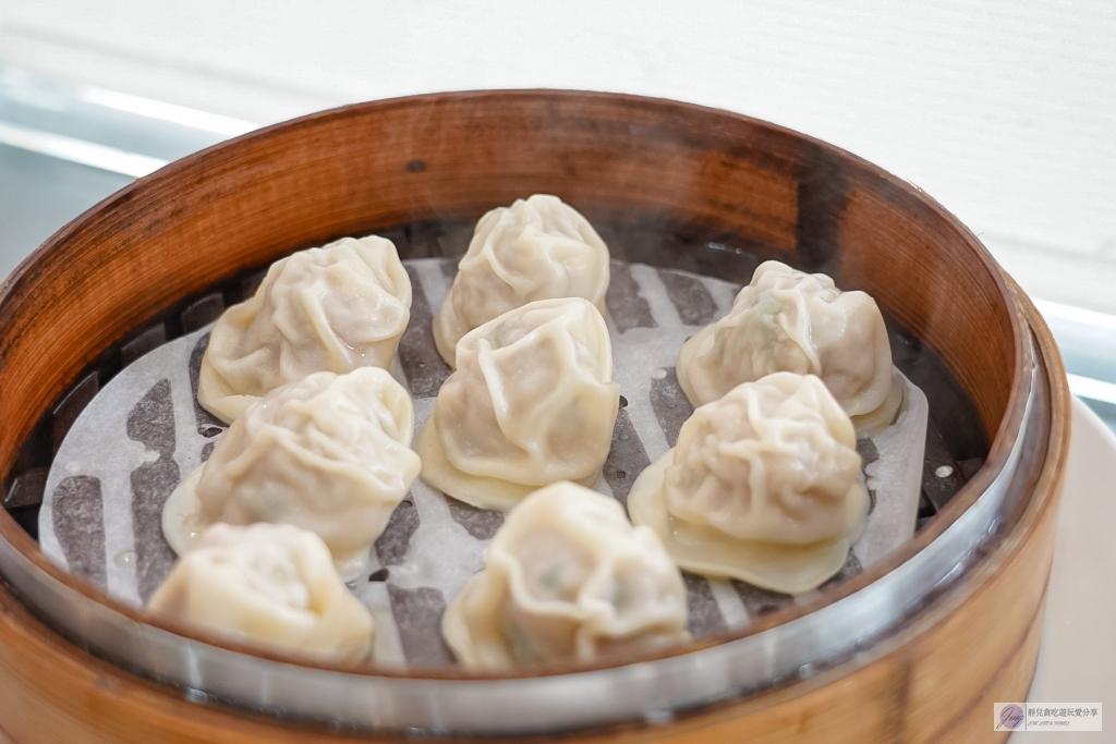 台東美食-鄰家蒸餃-在地經營26年！！號稱台東版鼎泰豐，皮薄餡多現點現蒸的鮮肉蒸餃 @靜兒貪吃遊玩愛分享