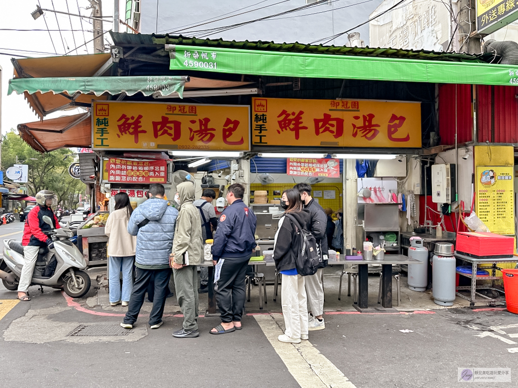 桃園中壢美食-御冠園鮮肉湯包專賣店-皮薄爆漿湯包！！在地人最愛的銅板排隊小吃，一籠65元 @靜兒貪吃遊玩愛分享