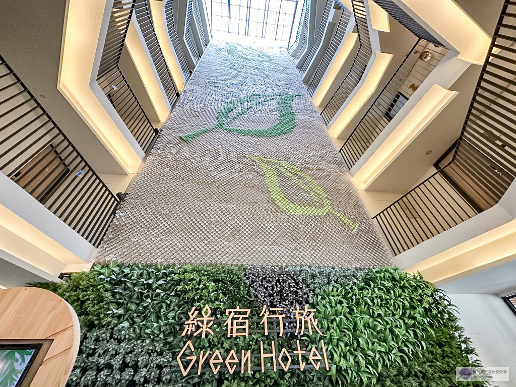 台中西區住宿-綠宿行旅Green Hotel-全台獨家室內煙火！天井自然採光、大廳植生牆，打造充滿巧思的旅居空間/鄰近草悟道 @靜兒貪吃遊玩愛分享