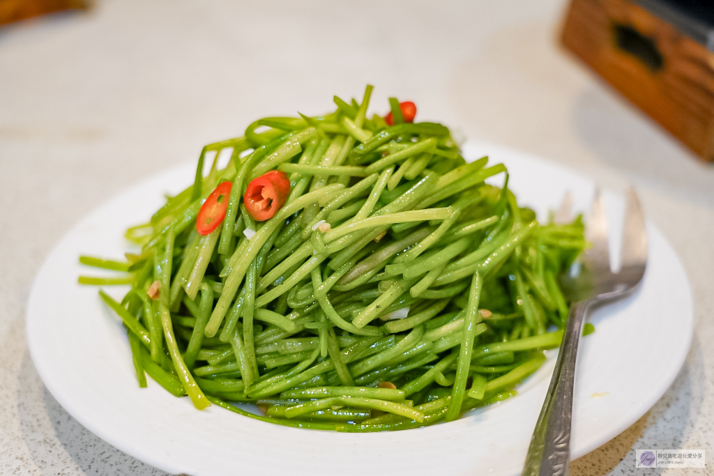 苗栗後龍美食-阿水飯店-老字號超夯海鮮快炒！不提供訂位平日午餐依舊客滿，每樣都無雷 @靜兒貪吃遊玩愛分享