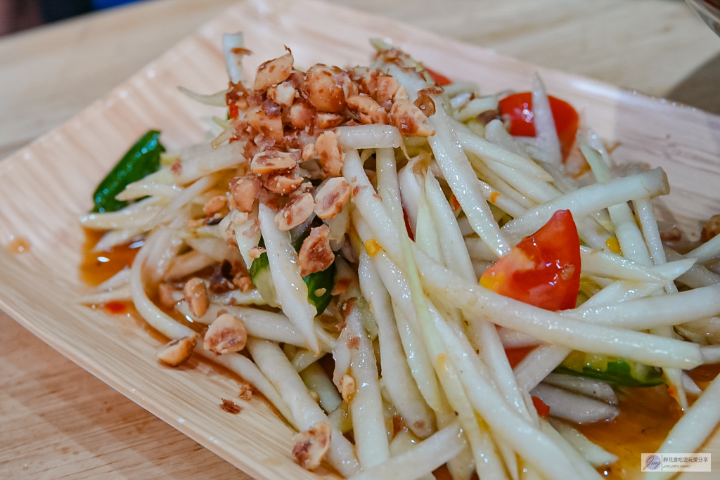 桃園平鎮美食-阿鐵妹-雲南特色料理！！道地的手抓簸箕飯、牛干巴、牛扒烀菜餚/鄰近忠貞市場 @靜兒貪吃遊玩愛分享