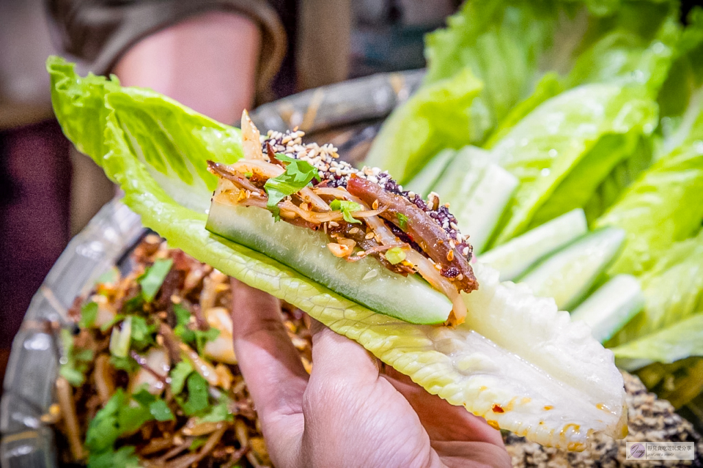 桃園平鎮美食-阿鐵妹-雲南特色料理！！道地的手抓簸箕飯、牛干巴、牛扒烀菜餚/鄰近忠貞市場 @靜兒貪吃遊玩愛分享