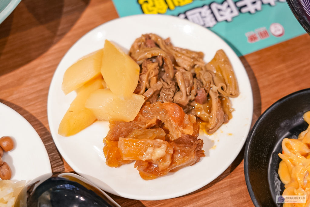 金門美食-圓頭肉乾-金城榮泰店-全台首創！教父私房牛肉麵190元，小菜自助吧無限續超划算 @靜兒貪吃遊玩愛分享