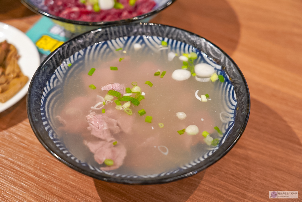 金門美食-圓頭肉乾-金城榮泰店-全台首創！教父私房牛肉麵190元，小菜自助吧無限續超划算 @靜兒貪吃遊玩愛分享