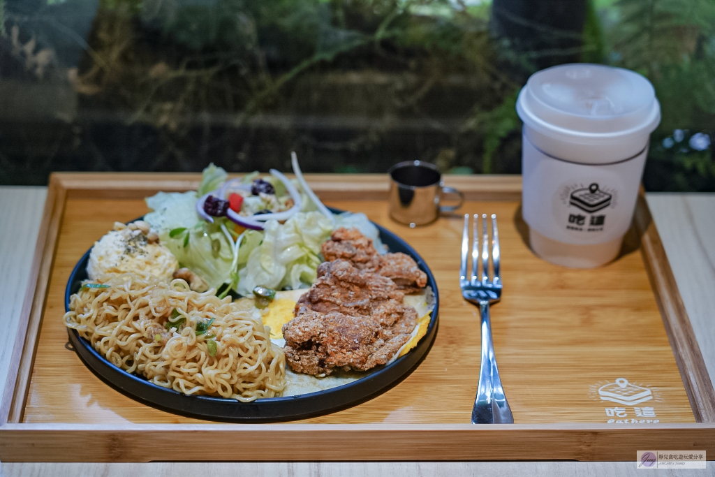 桃園平鎮美食-Eat here 吃這-不用到南部吃丹丹，在這也吃得到麵線，中西合併通通吃得到/鄰近平鎮運動中心 @靜兒貪吃遊玩愛分享