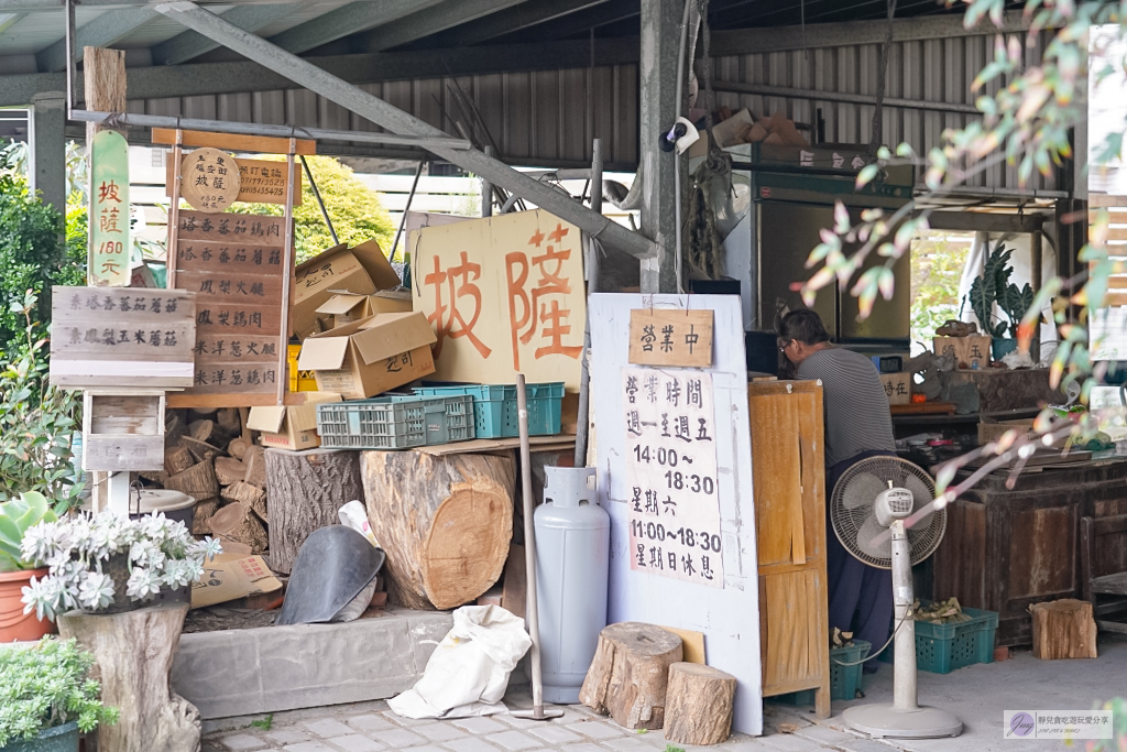 花蓮玉里美食-柴燒窯烤手工披薩-隱藏於民宅裡！手工製作的餅皮，獨門紅磚窯燒飄香九載，一份只要180元 @靜兒貪吃遊玩愛分享