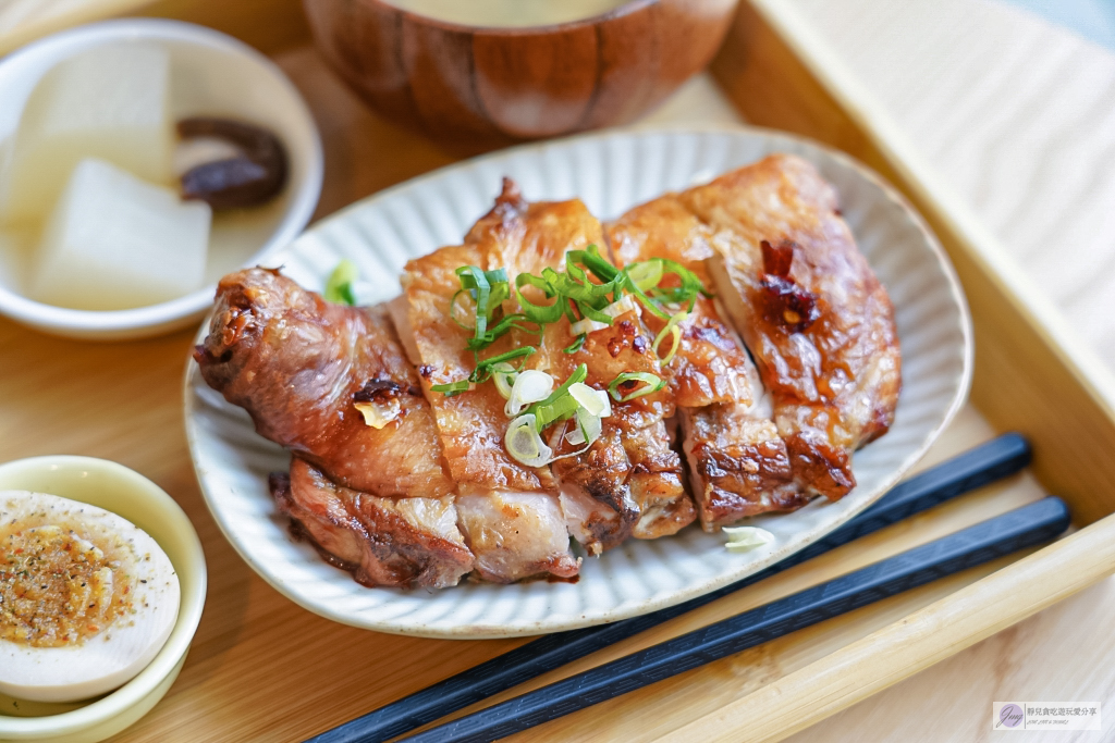 桃園中壢美食-青塘小橡-清新質感溫馨小店，美味定食溫肉桂捲，湯飯可免費續一次/鄰近青埔高鐵 @靜兒貪吃遊玩愛分享