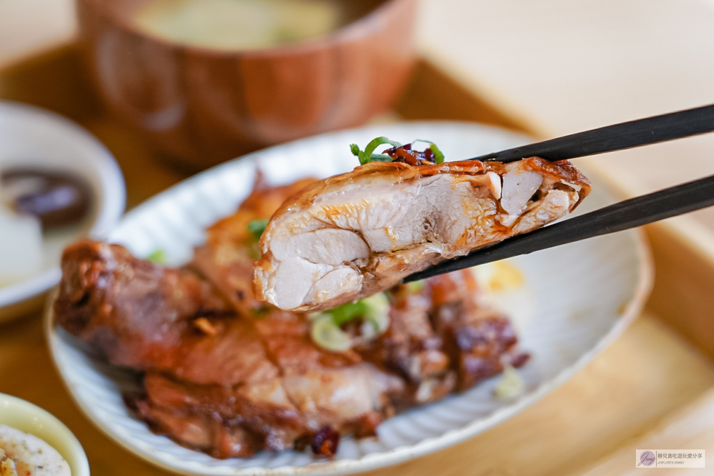 桃園中壢美食-青塘小橡-清新質感溫馨小店，美味定食溫肉桂捲，湯飯可免費續一次/鄰近青埔高鐵 @靜兒貪吃遊玩愛分享