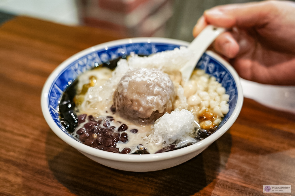 嘉義西區美食-一銀仙草-承載60年的老味道！古法製作的仙草、雞蛋糕、番薯糖復古懷舊老味道/鄰近嘉義火車站 @靜兒貪吃遊玩愛分享