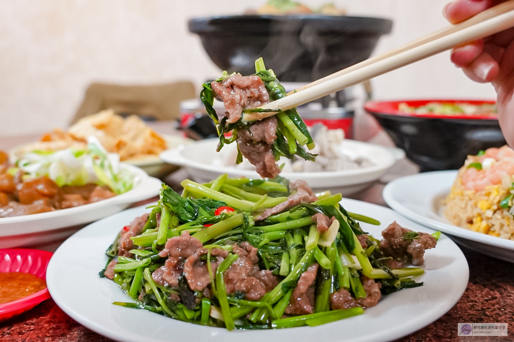 桃園美食-胖子牛肉-巷弄內在地60年老字號！人氣牛腩火鍋、雙蛋蝦仁炒飯份量驚人超有誠意 @靜兒貪吃遊玩愛分享