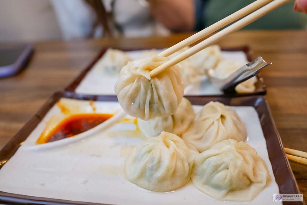 宜蘭礁溪美食-正好鮮肉小籠包-手工現做現桿現包！皮薄多汁人氣小籠包 @靜兒貪吃遊玩愛分享