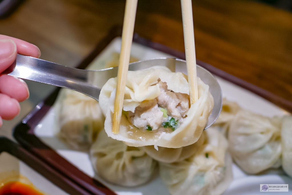 宜蘭礁溪美食-正好鮮肉小籠包-手工現做現桿現包！皮薄多汁人氣小籠包 @靜兒貪吃遊玩愛分享