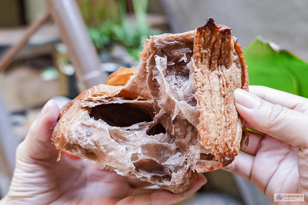 台中中區美食-小麥過敏烘焙工作室-隱身106年歷史老屋！純素食有麩質的麵包坊，人氣超夯肉桂卷、可頌限量完售就沒啦！ @靜兒貪吃遊玩愛分享