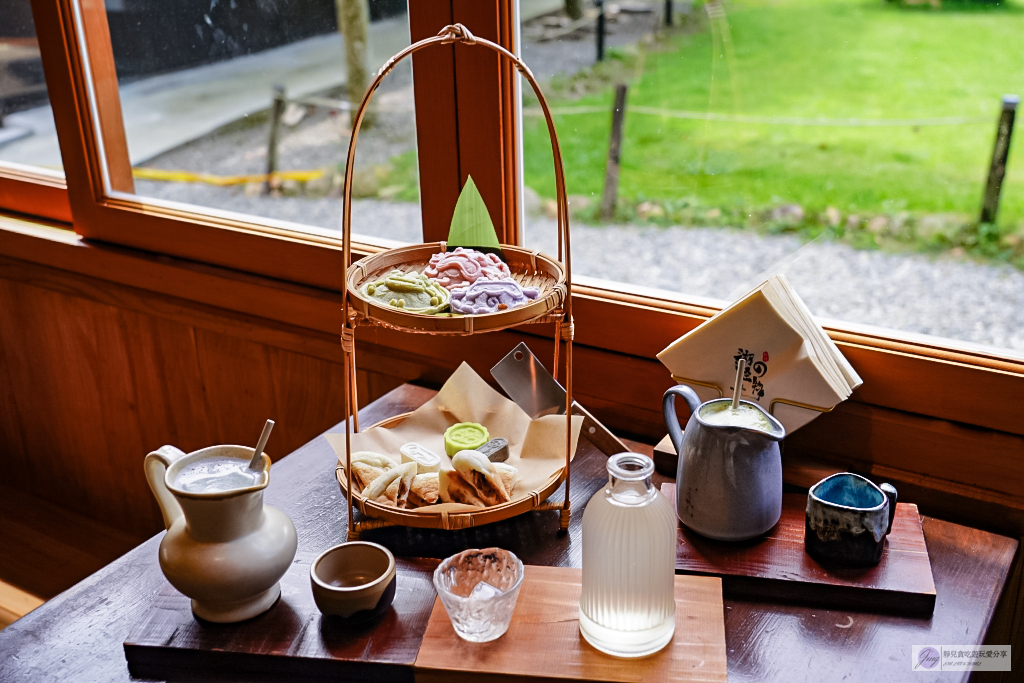 南投魚池美食-湖の怪物-秒飛日本！採預約制！傳統紅龜粿秒變日式文青茶點，嗨營業中拍攝地 @靜兒貪吃遊玩愛分享