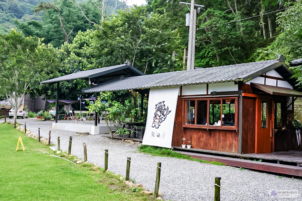 南投魚池美食-湖の怪物-秒飛日本！採預約制！傳統紅龜粿秒變日式文青茶點，嗨營業中拍攝地 @靜兒貪吃遊玩愛分享