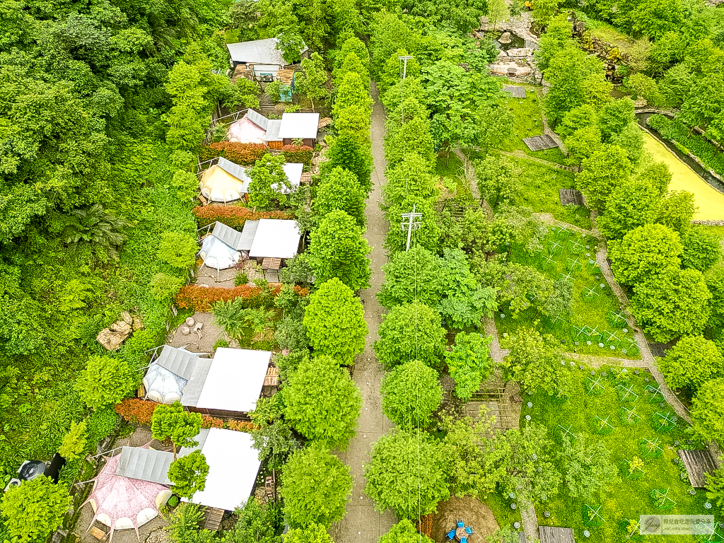 宜蘭員山住宿-鳳梨屋水上莊園-超狂豪華露營！一泊三食鱘龍魚、烤雞、螃蟹、生魚片Buffet，鳳梨戲水池、瀑布鞦韆、彩虹月亮網美必拍景點 @靜兒貪吃遊玩愛分享