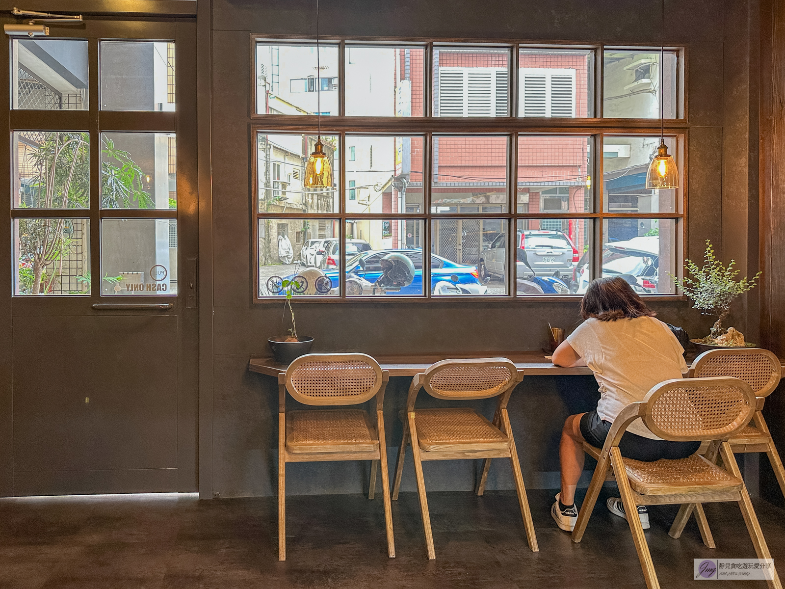 宜蘭羅東美食-CoffeeLab參宿咖啡所-日系京都深色系的木質調輕工業風，咖啡很有水準/ 鄰近羅東林業文化園區 @靜兒貪吃遊玩愛分享