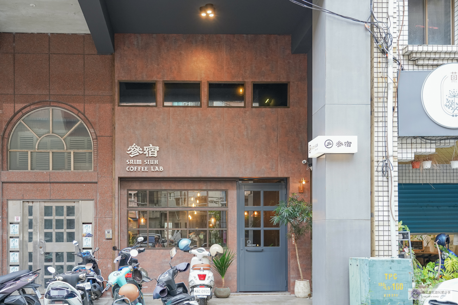 宜蘭羅東美食-CoffeeLab參宿咖啡所-日系京都深色系的木質調輕工業風，咖啡很有水準/ 鄰近羅東林業文化園區 @靜兒貪吃遊玩愛分享