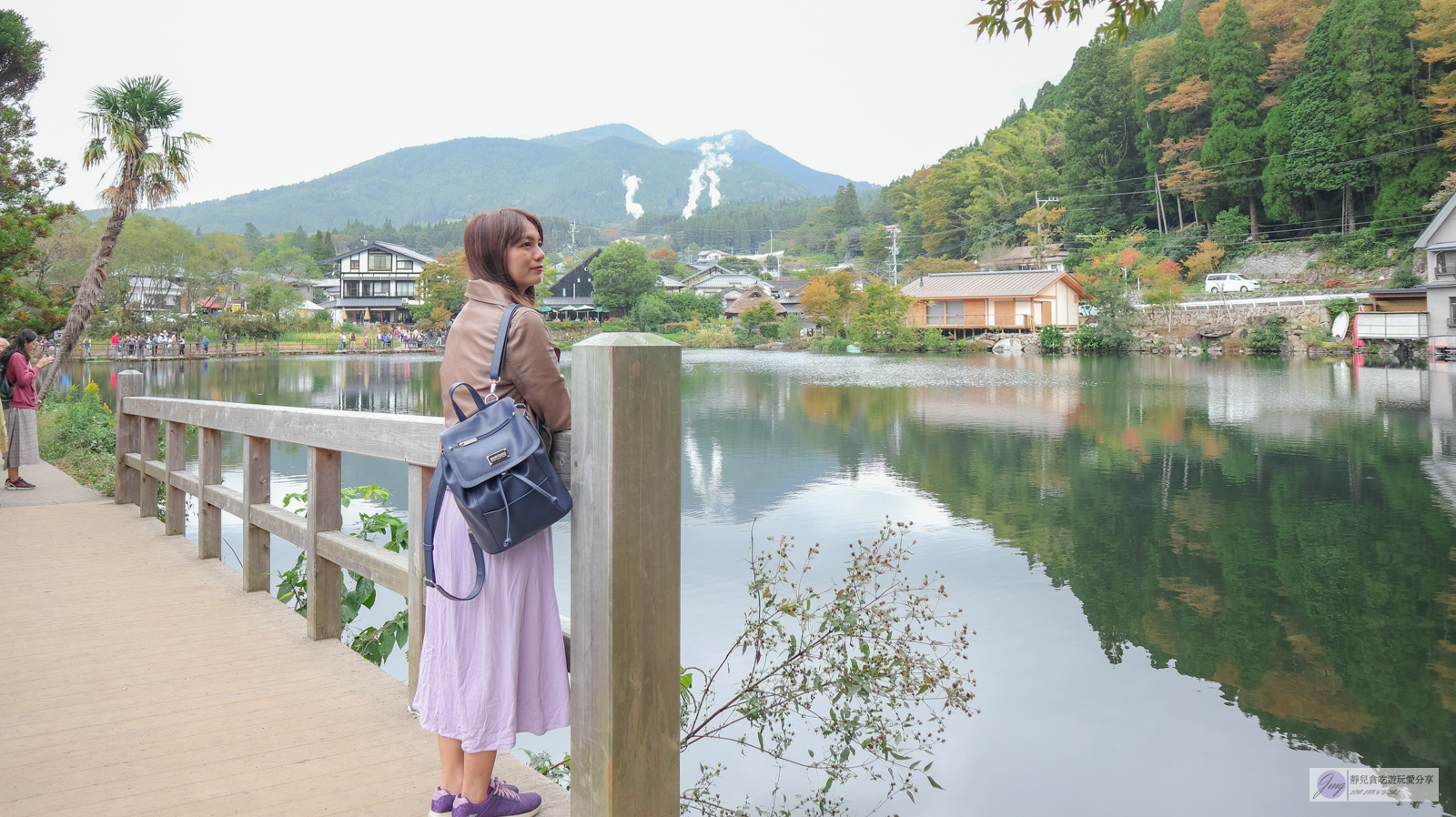 日本九州景點-金鱗湖-絕美夢幻的湖景！迷人美景、秋紅倒映、鳥居水上神社/由布院景點 @靜兒貪吃遊玩愛分享