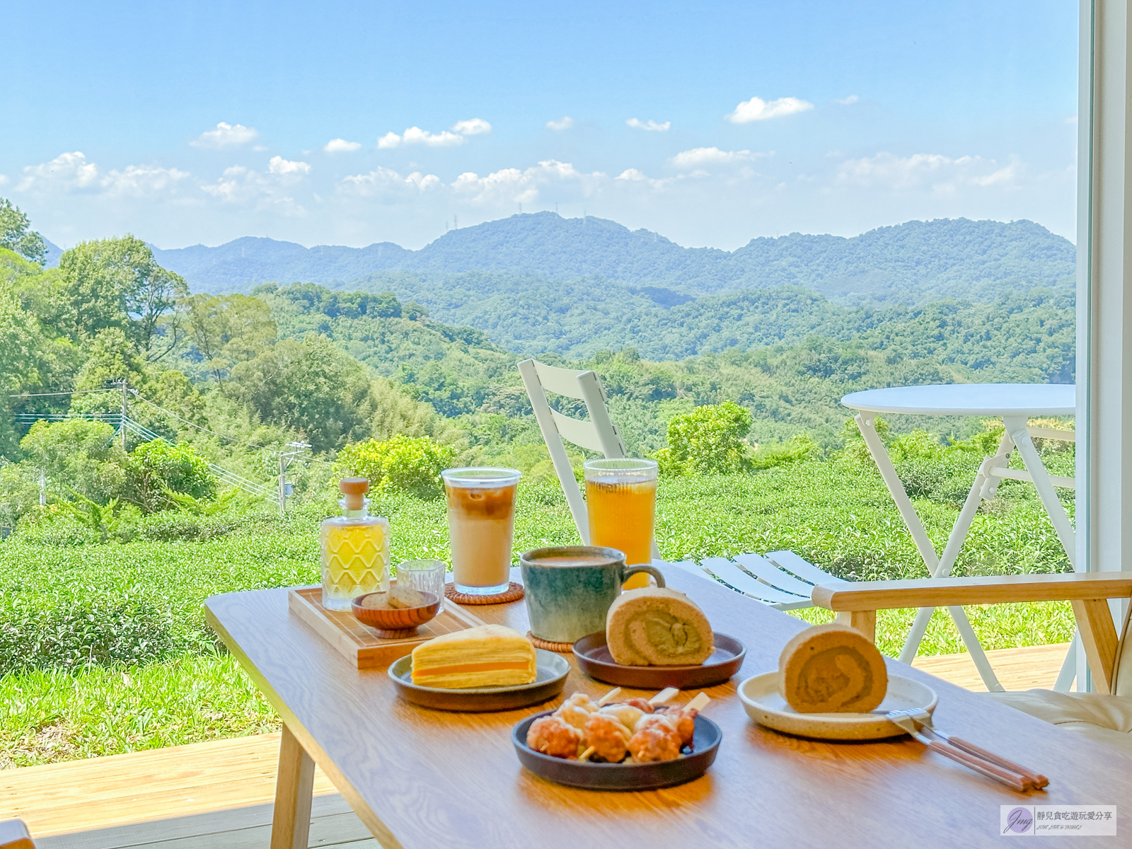 桃園復興美食-山月茶屋-隱藏在秘境山腰！絕美的茶園山景第一排，茶香四溢的日韓文青茶屋/鄰近拉拉山 @靜兒貪吃遊玩愛分享