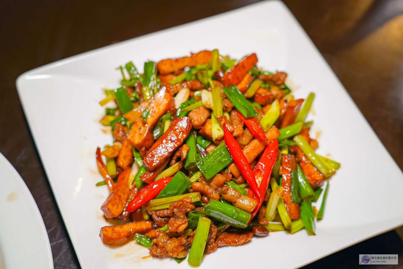 桃園楊梅美食-八方園客家餐廳-百年三合院古厝！道道無雷的客家料理，軟嫩美味的燜鴨必點/鄰近楊梅交流道 @靜兒貪吃遊玩愛分享