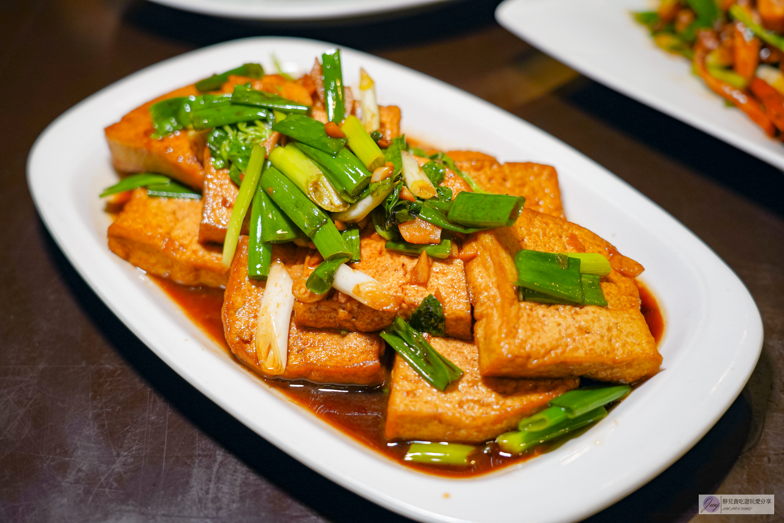 桃園楊梅美食-八方園客家餐廳-百年三合院古厝！道道無雷的客家料理，軟嫩美味的燜鴨必點/鄰近楊梅交流道 @靜兒貪吃遊玩愛分享