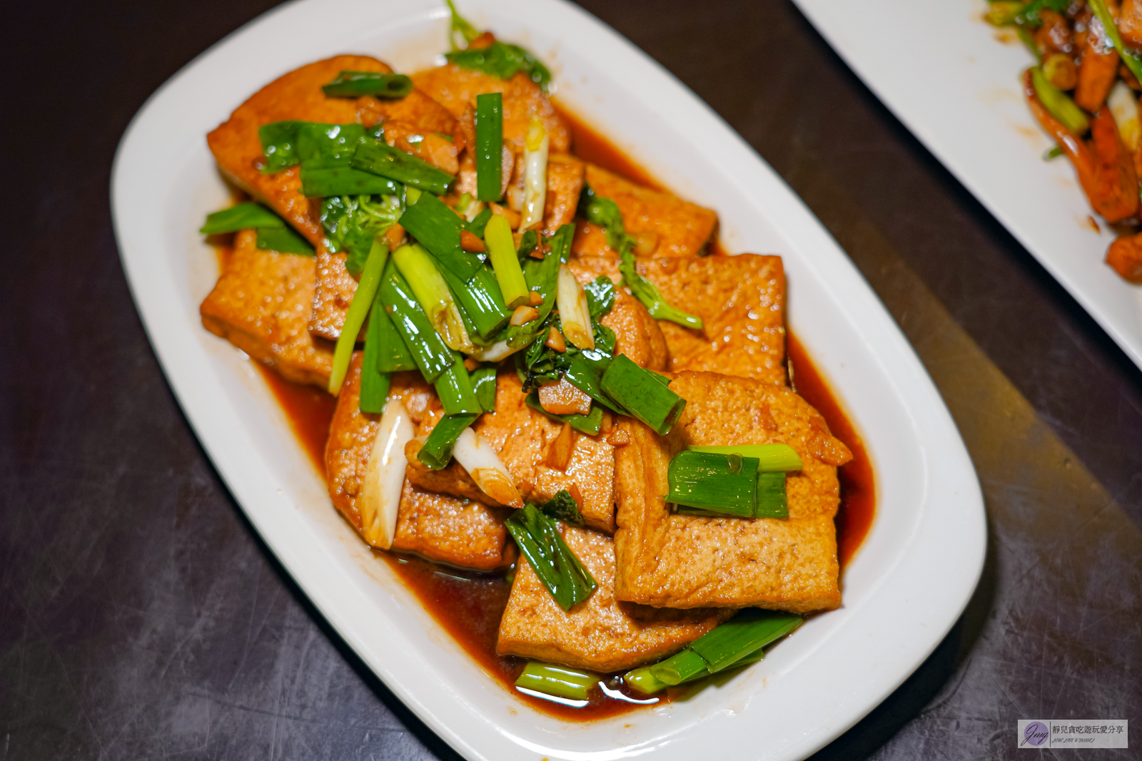 桃園楊梅美食-八方園客家餐廳-百年三合院古厝！道道無雷的客家料理，軟嫩美味的燜鴨必點/鄰近楊梅交流道 @靜兒貪吃遊玩愛分享