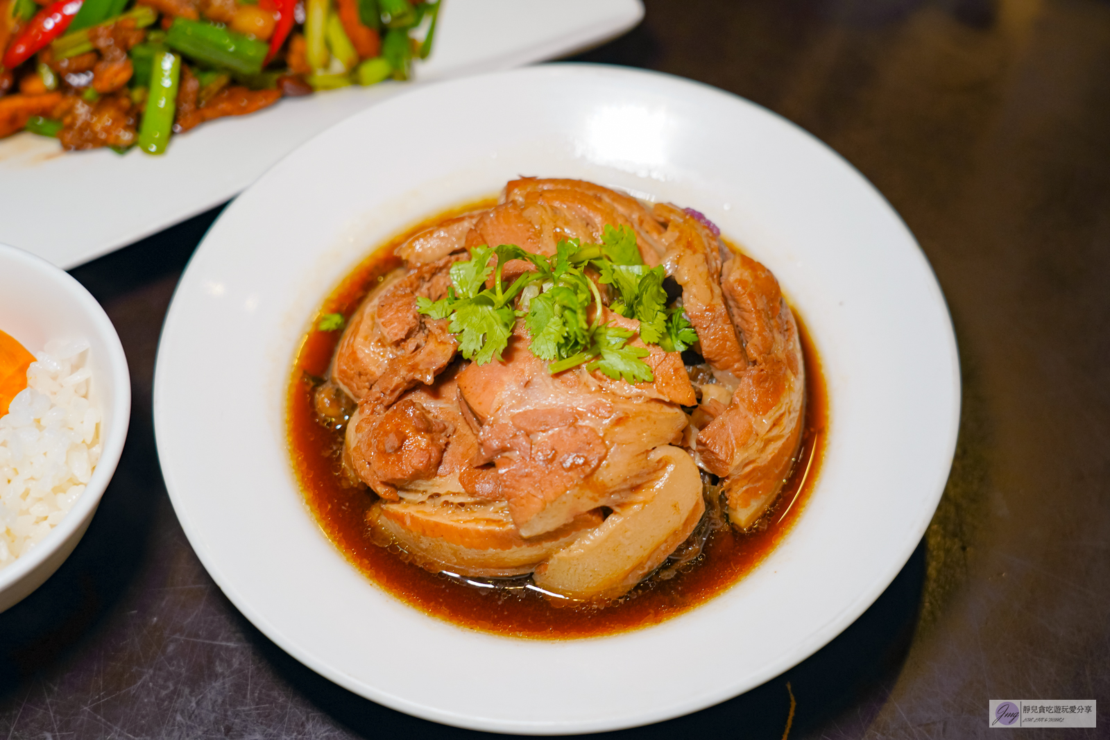 桃園楊梅美食-八方園客家餐廳-百年三合院古厝！道道無雷的客家料理，軟嫩美味的燜鴨必點/鄰近楊梅交流道 @靜兒貪吃遊玩愛分享