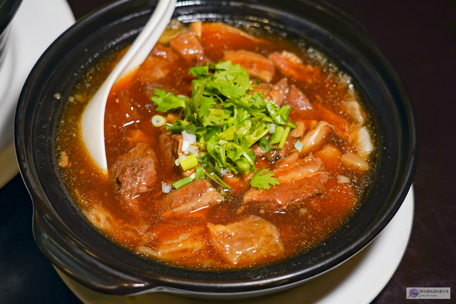 桃園楊梅美食-八方園客家餐廳-百年三合院古厝！道道無雷的客家料理，軟嫩美味的燜鴨必點/鄰近楊梅交流道 @靜兒貪吃遊玩愛分享