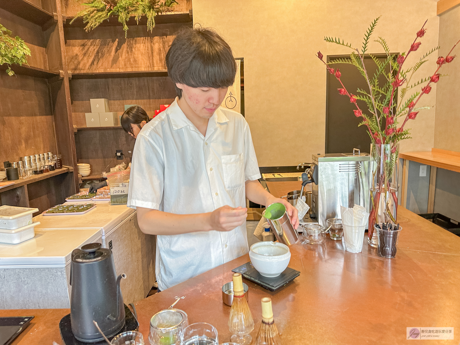 日本淺草美食-八十八良葉舍-抹茶控必收！現點茶筅手刷抹茶拿鐵，濃郁醇厚的抹茶布丁/鄰近晴空塔展望廣場 @靜兒貪吃遊玩愛分享