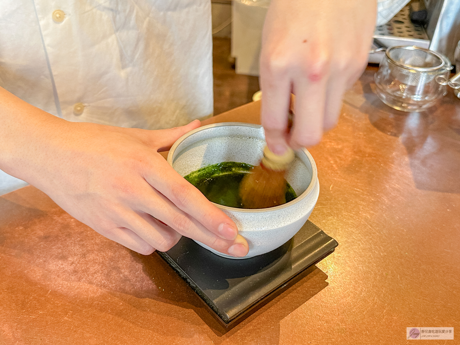 日本淺草美食-八十八良葉舍-抹茶控必收！現點茶筅手刷抹茶拿鐵，濃郁醇厚的抹茶布丁/鄰近晴空塔展望廣場 @靜兒貪吃遊玩愛分享