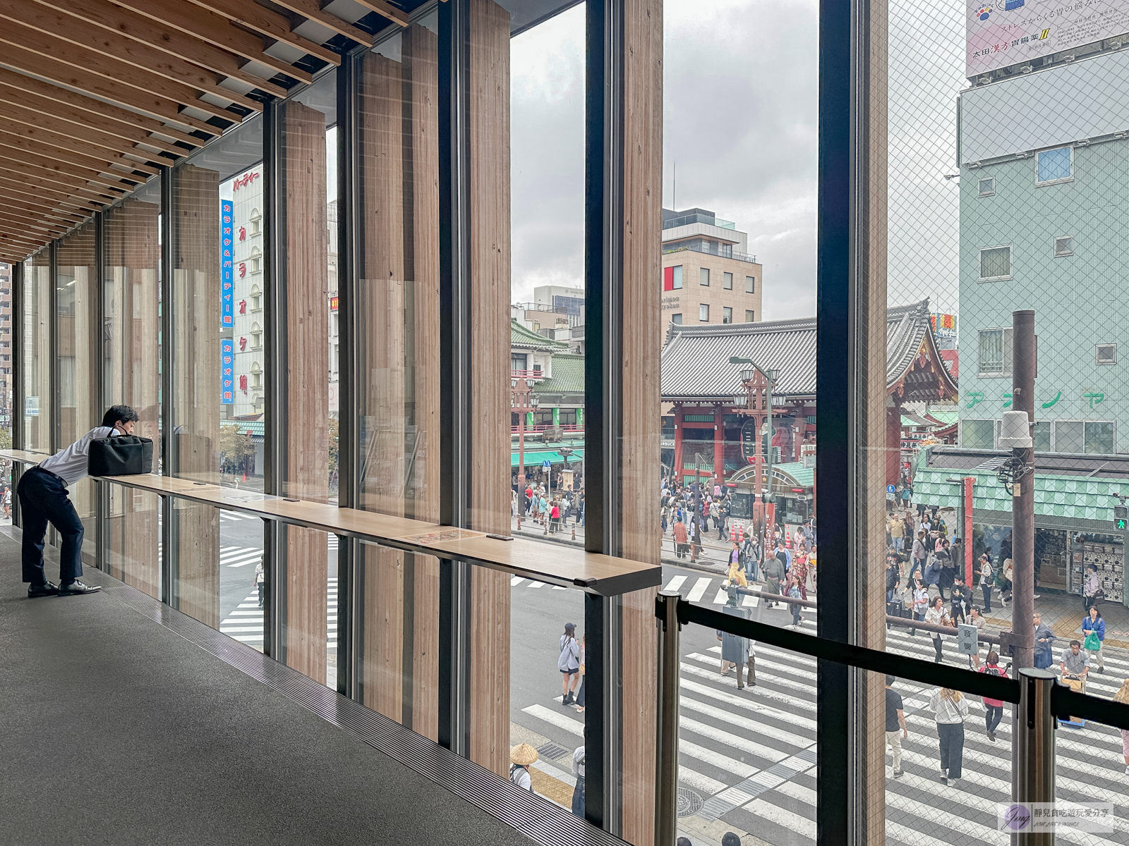 日本東京景點-淺草文化觀光中心-免費展望台景點，知名建築大師隈研吾設計，晴空塔、淺草寺街景一覽無遺 @靜兒貪吃遊玩愛分享