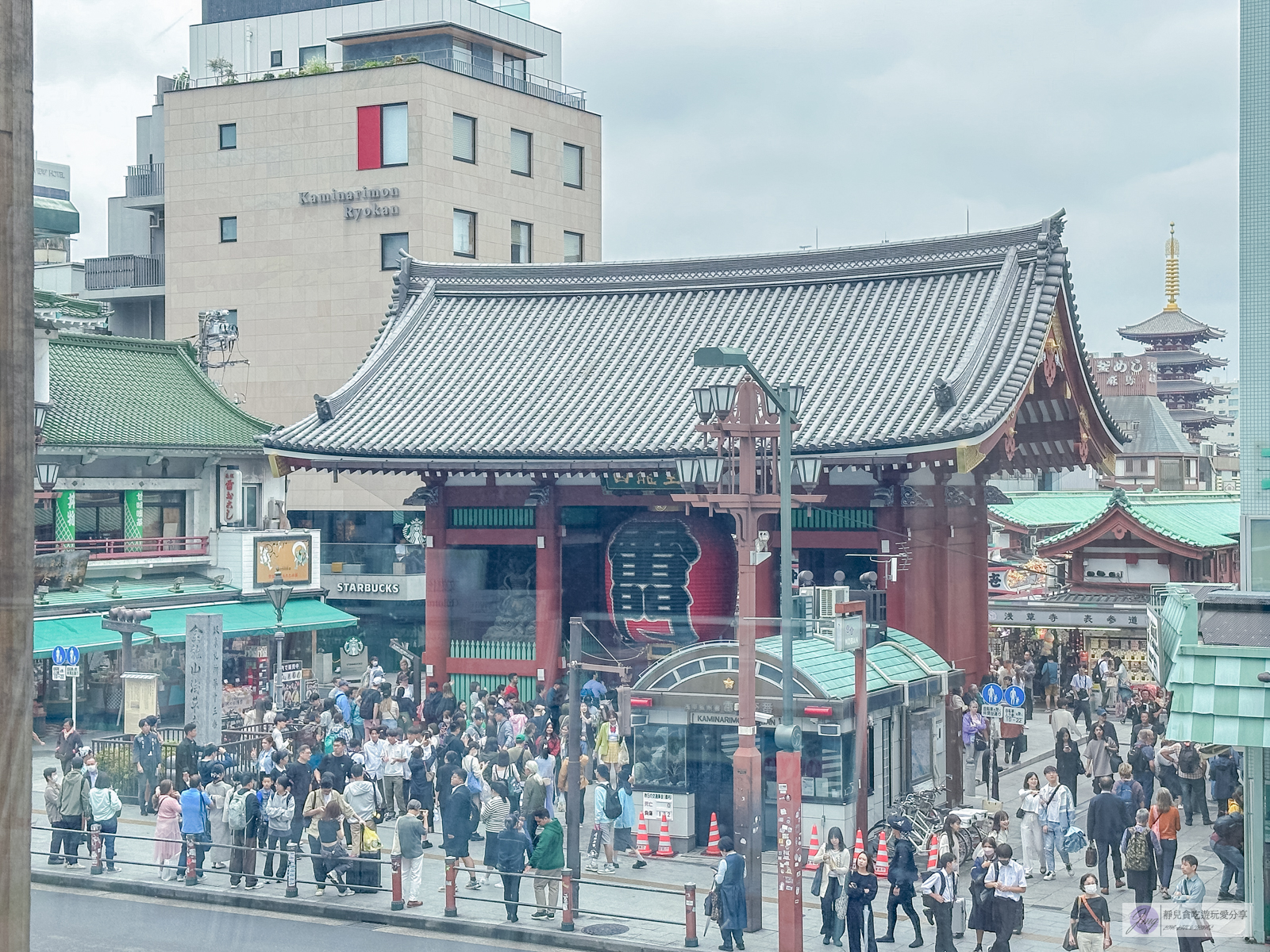 日本東京景點-淺草文化觀光中心-免費展望台景點，知名建築大師隈研吾設計，晴空塔、淺草寺街景一覽無遺 @靜兒貪吃遊玩愛分享