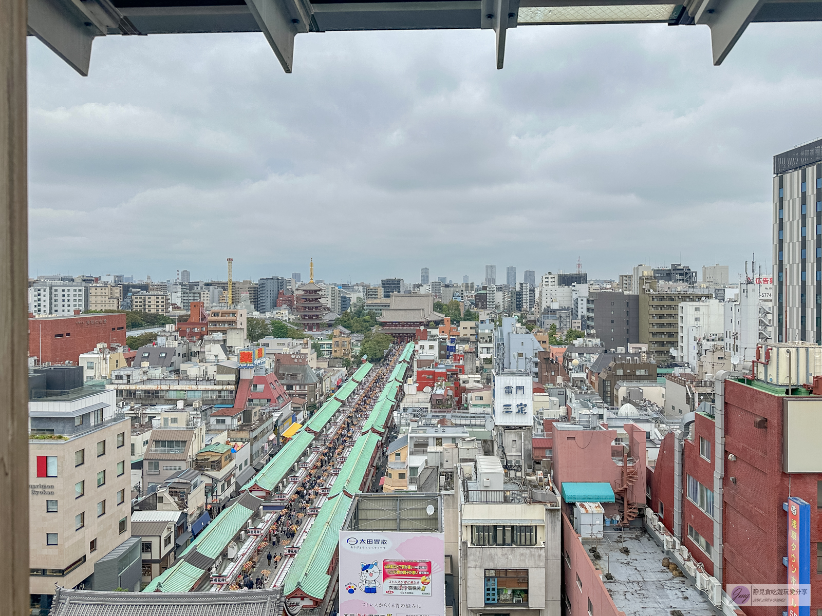 日本東京景點-淺草文化觀光中心-免費展望台景點，知名建築大師隈研吾設計，晴空塔、淺草寺街景一覽無遺 @靜兒貪吃遊玩愛分享