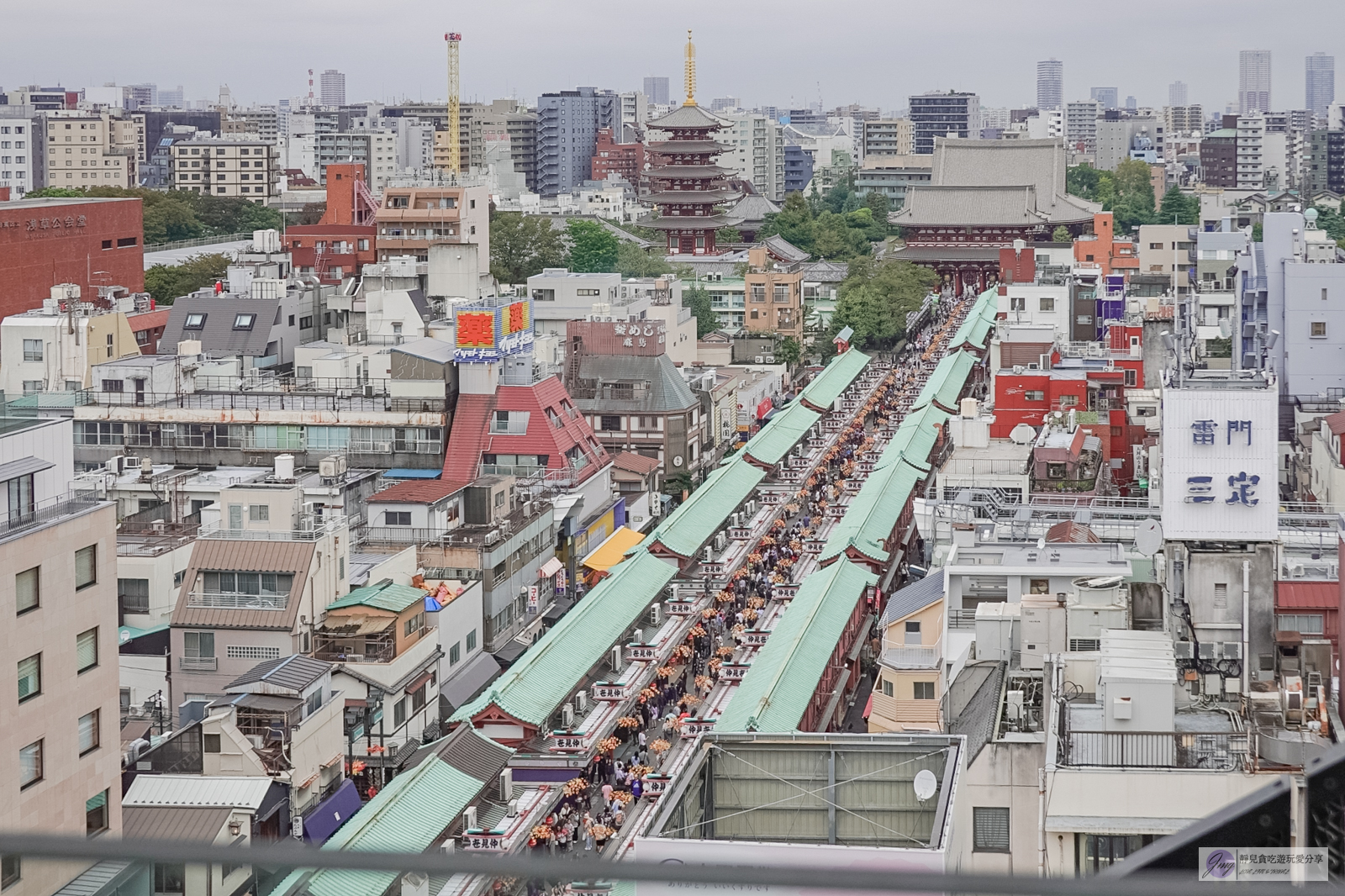 日本東京景點-淺草文化觀光中心-免費展望台景點，知名建築大師隈研吾設計，晴空塔、淺草寺街景一覽無遺 @靜兒貪吃遊玩愛分享