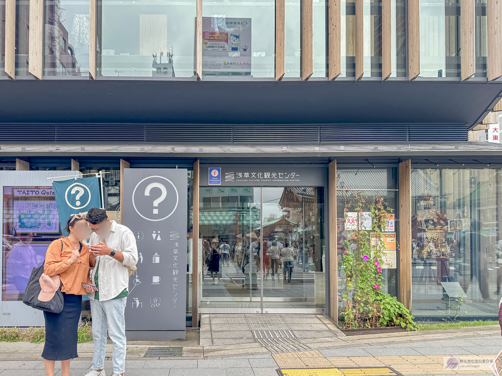 日本東京景點-淺草文化觀光中心-免費展望台景點，知名建築大師隈研吾設計，晴空塔、淺草寺街景一覽無遺 @靜兒貪吃遊玩愛分享