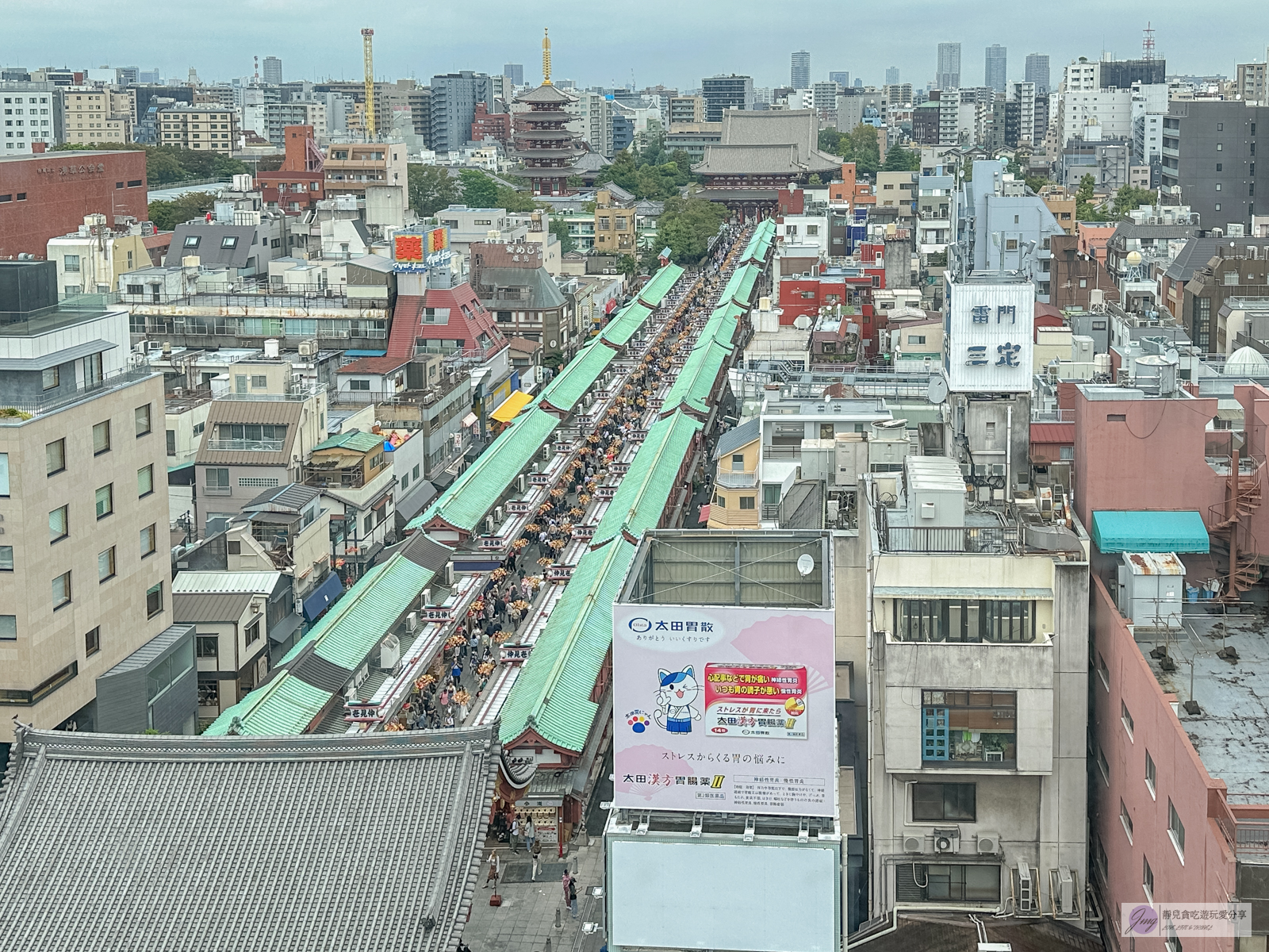 日本東京景點-淺草文化觀光中心-免費展望台景點，知名建築大師隈研吾設計，晴空塔、淺草寺街景一覽無遺 @靜兒貪吃遊玩愛分享