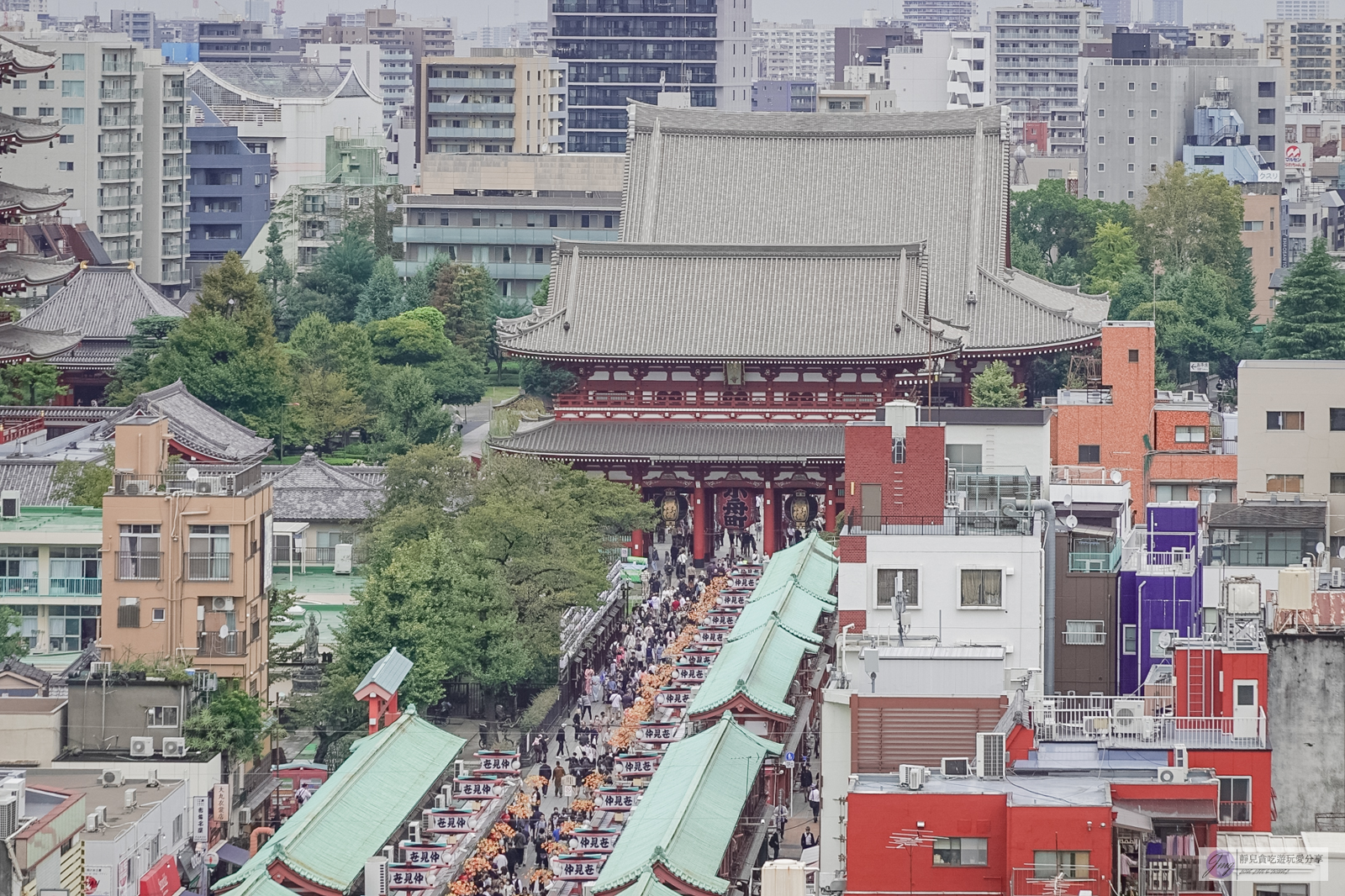 日本東京景點-淺草文化觀光中心-免費展望台景點，知名建築大師隈研吾設計，晴空塔、淺草寺街景一覽無遺 @靜兒貪吃遊玩愛分享