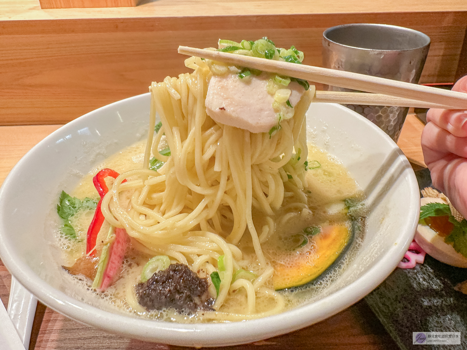 日本東京美食-銀座篝本店-隱藏在小巷裡！米其林推薦排隊人氣拉麵，濃郁松露雞白湯底超美味/鄰近銀座地鐵 @靜兒貪吃遊玩愛分享