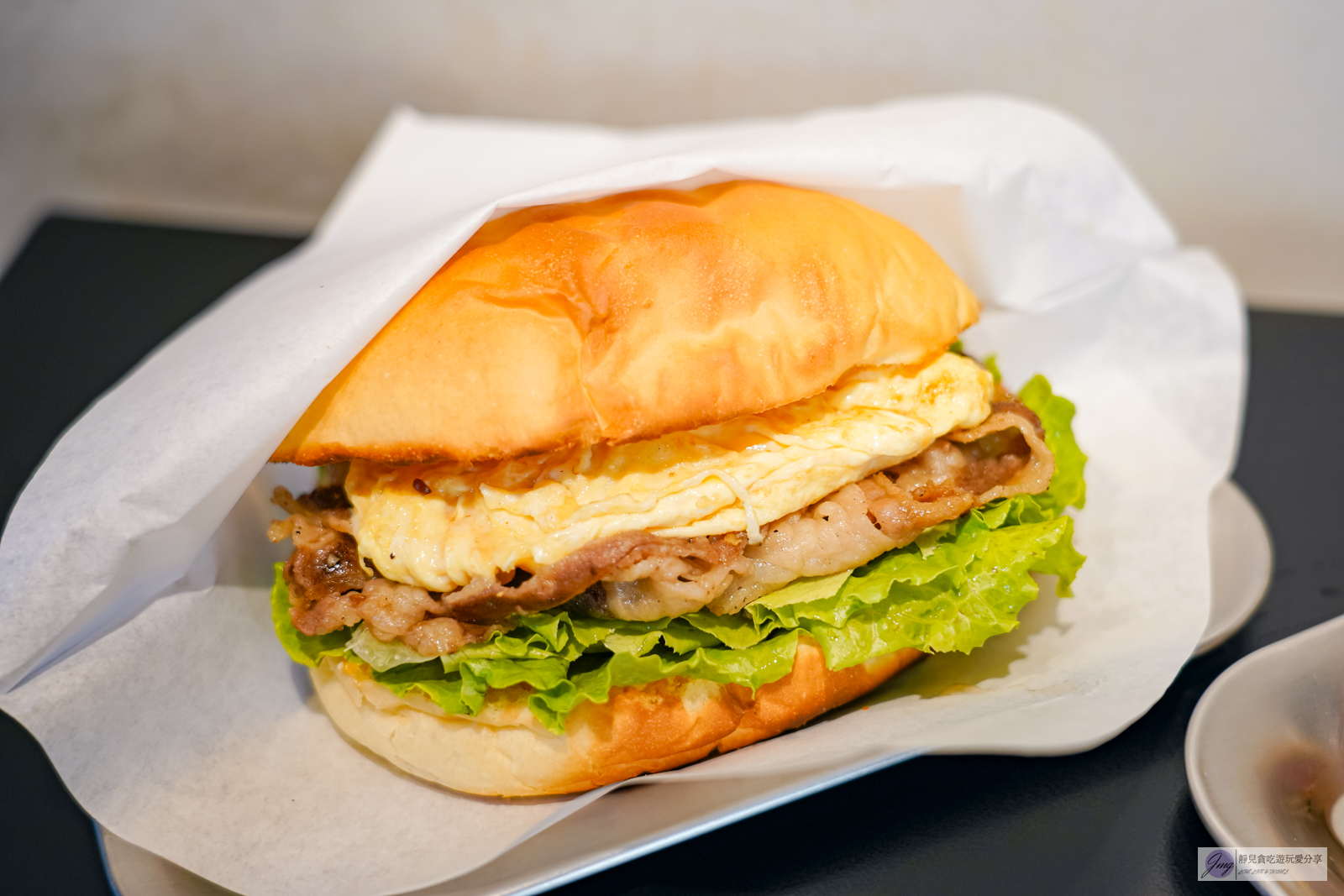 宜蘭美食-碳吉商行sandwich早午餐-酥皮鴨賞蛋餅酥香，澎湃的板烤堡/鄰近宜蘭東門觀光夜市 @靜兒貪吃遊玩愛分享