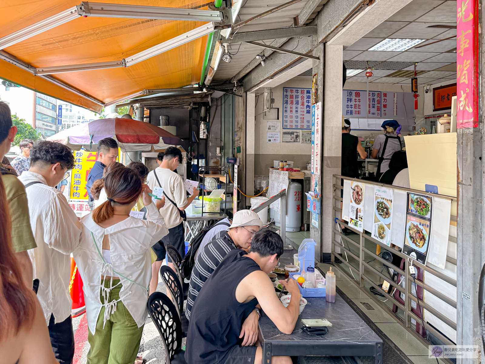 台南北區美食-西羅殿牛肉湯-在地排隊美食！經營超過20年，google三千多則評價高達4.6顆星，每日限量溫體牛肉湯，晚來吃不到/鄰近台南公園 @靜兒貪吃遊玩愛分享