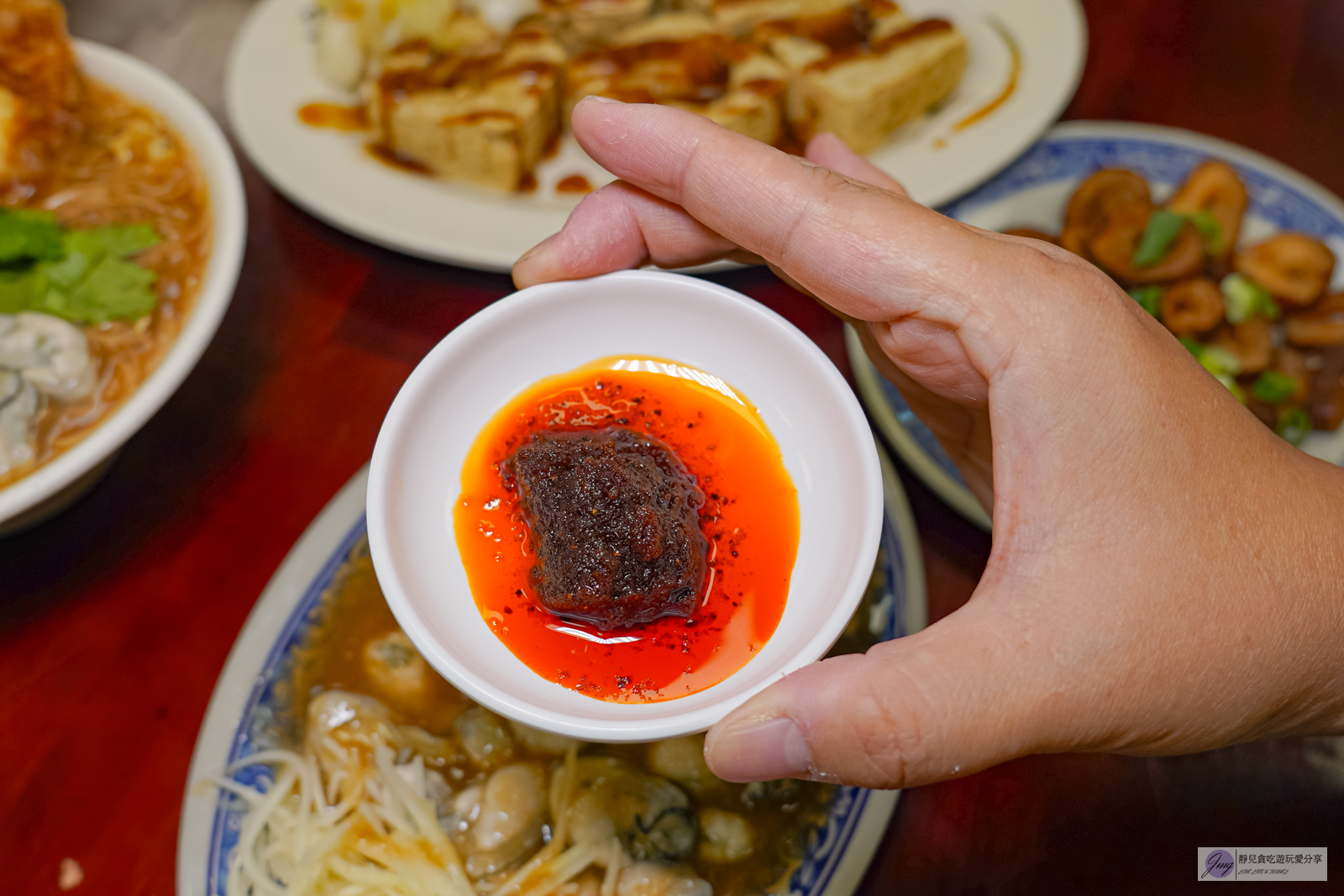 桃園平鎮美食-四味飄香-在地心目中第一名的銷魂麵線！獨門花麻麵線+炸蛋料多夠味，爆汁的酥炸臭豆腐，東石鮮蚵新鮮肥美，道道無雷美味/鄰近新屋交流道 @靜兒貪吃遊玩愛分享