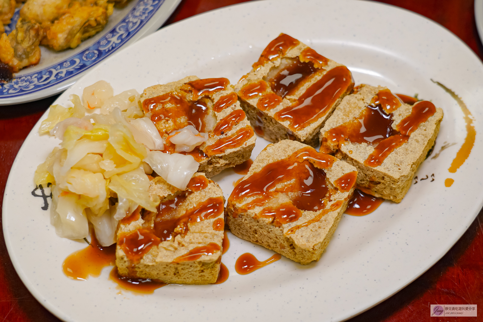 桃園平鎮美食-四味飄香-在地心目中第一名的銷魂麵線！獨門花麻麵線+炸蛋料多夠味，爆汁的酥炸臭豆腐，東石鮮蚵新鮮肥美，道道無雷美味/鄰近新屋交流道 @靜兒貪吃遊玩愛分享