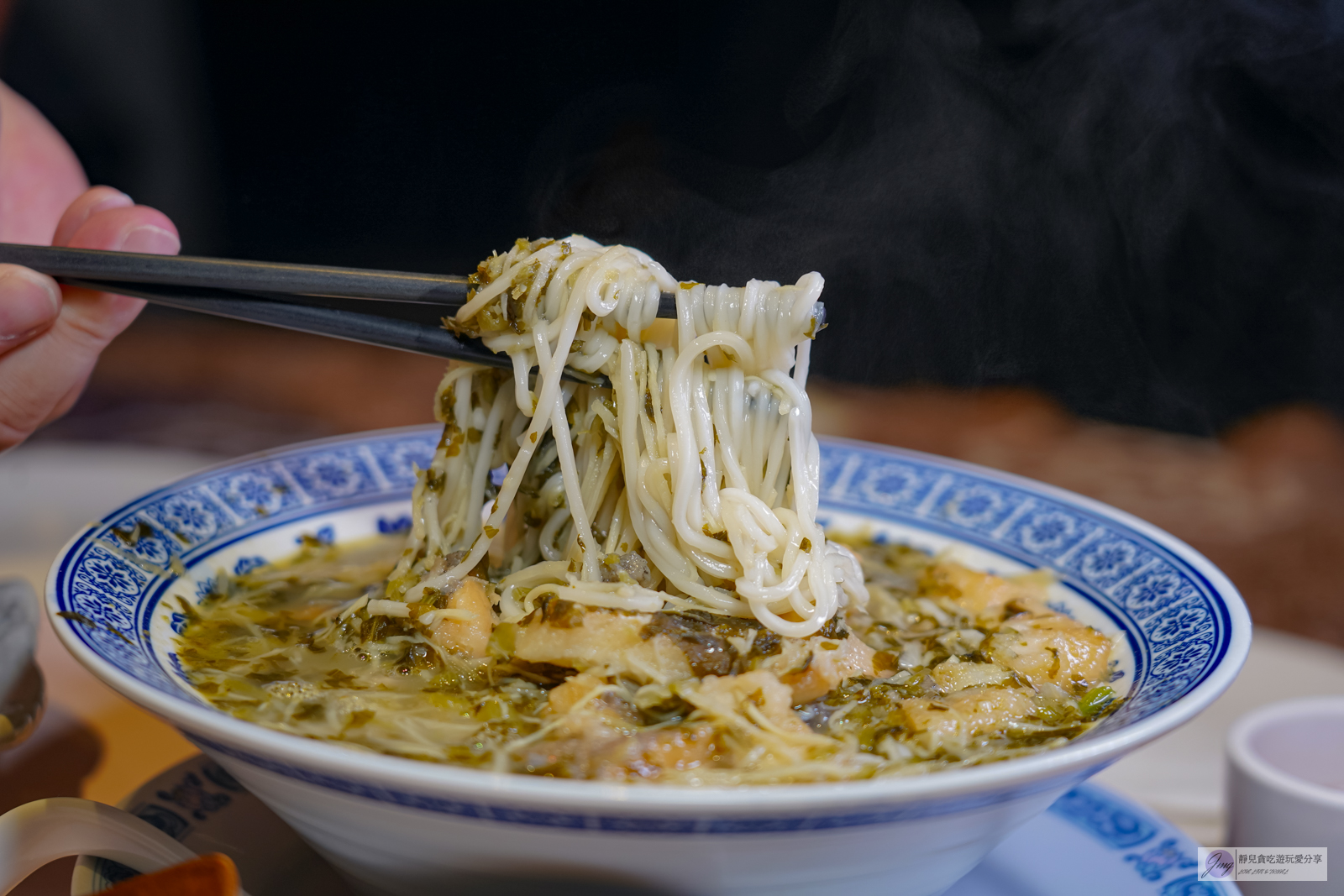 台北中山美食-圓山大飯店-圓苑-道地的江浙菜餚，推薦牛肉麵、黃魚煨麵，蔣夫人喜愛的御製紅豆鬆糕/鄰近劍潭站 @靜兒貪吃遊玩愛分享