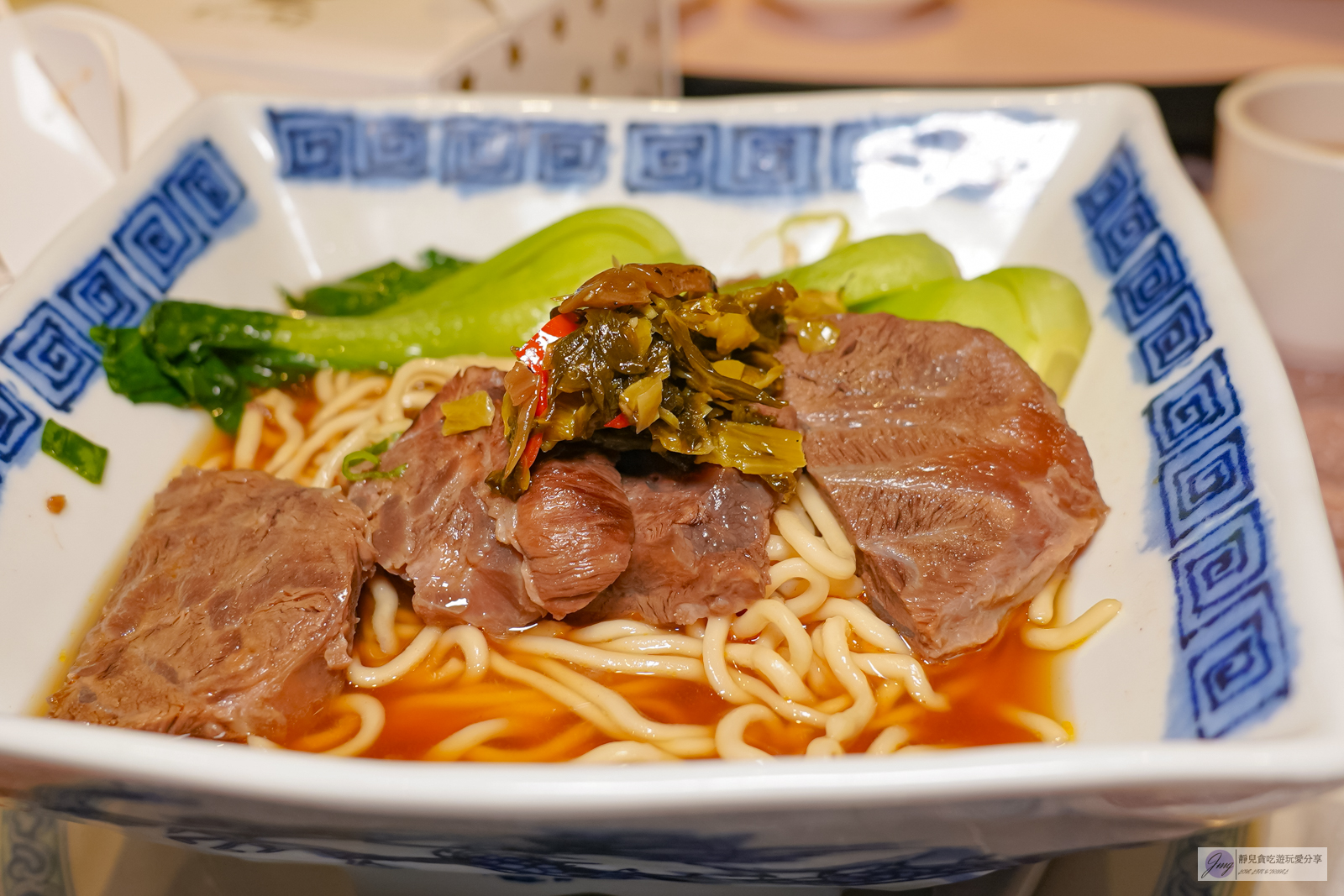 台北中山美食-圓山大飯店-圓苑-道地的江浙菜餚，推薦牛肉麵、黃魚煨麵，蔣夫人喜愛的御製紅豆鬆糕/鄰近劍潭站 @靜兒貪吃遊玩愛分享