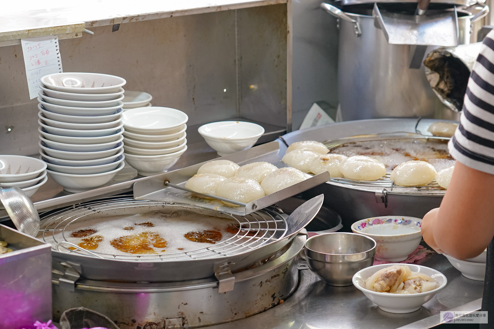 雲林斗六美食-吳記肉圓-在地經營72年老店！隱藏市場巷弄內的排隊人氣銅板小吃/鄰近斗六車站 @靜兒貪吃遊玩愛分享