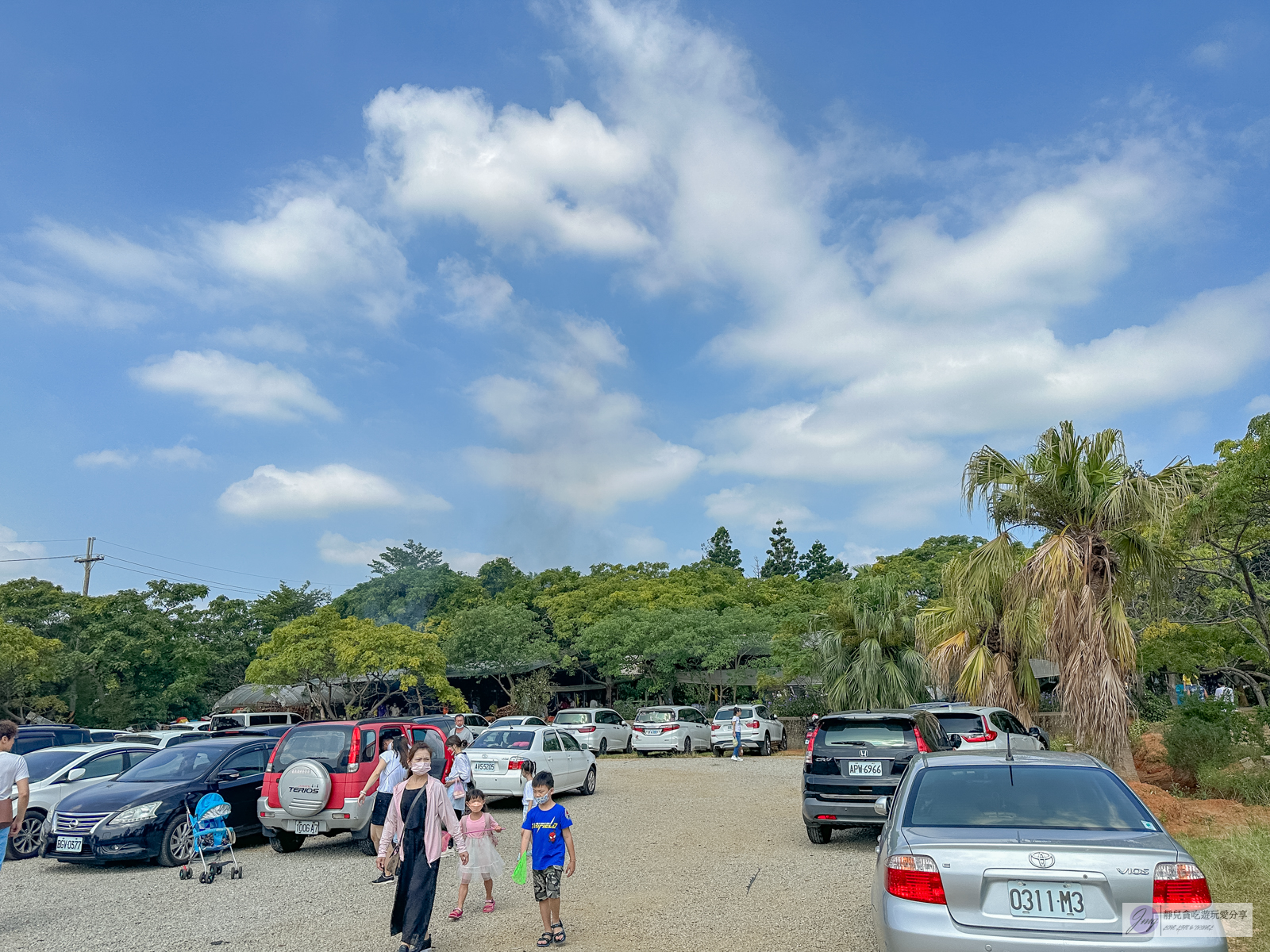 桃園景點-青林農場-門票只要100元，餵食草泥馬、乘坐小火車、控窯，浪漫唯美玻璃屋、花海超好拍，親子景點推薦 @靜兒貪吃遊玩愛分享